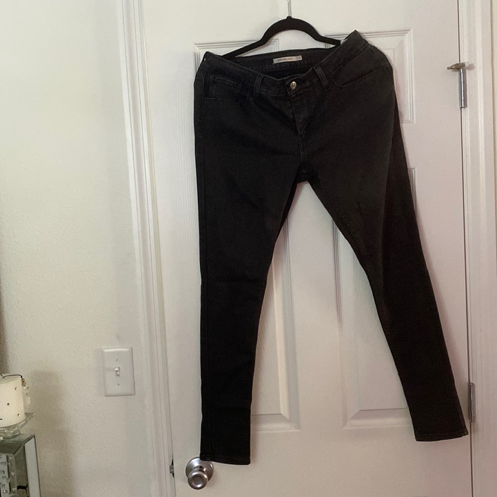 Cute stretchy Levi’s Jeans.